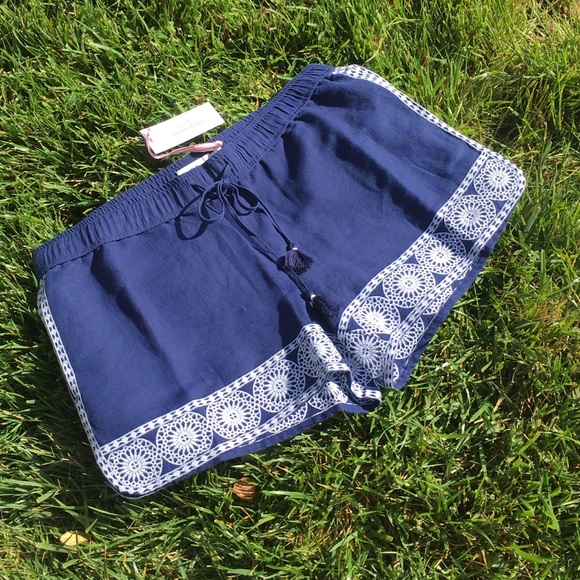 LAST ONE Vineyard Vines Embroidered Short sz M - Picture 2 of 4